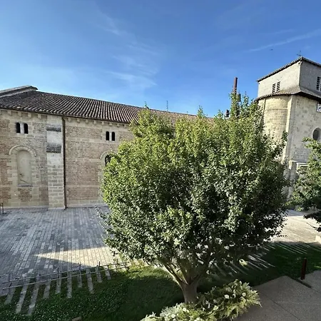 Apartament Cosy Face A L'eglise *